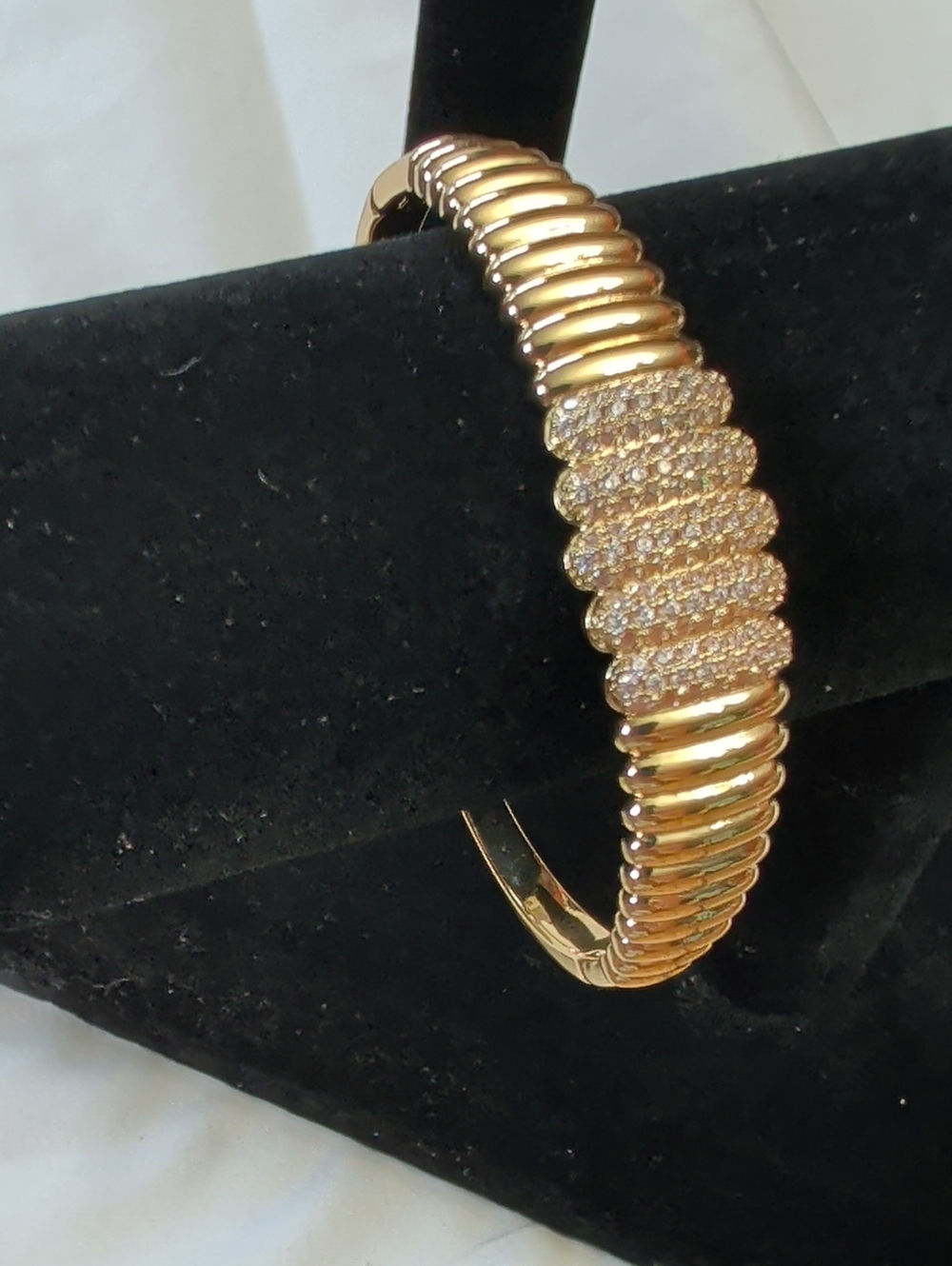NWOT (413) Gold Plated Ribbed Gadroon Pavé Crystal Cuff Bangle